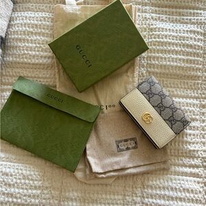 Gucci Gray and Cream GG Wallet